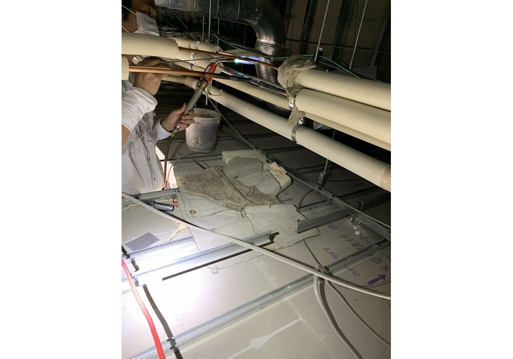 分岐管溶接作業中