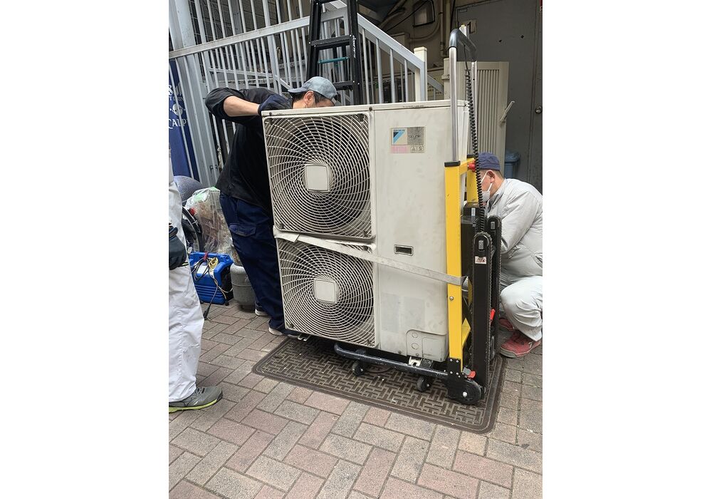 機器搬出中